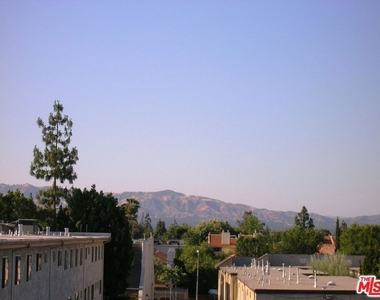 18307 Burbank Boulevard - Photo Thumbnail 3