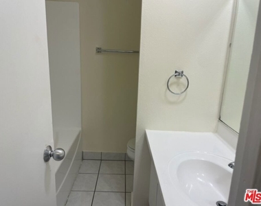 18307 Burbank Boulevard - Photo Thumbnail 16