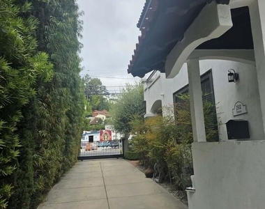 2500 Hyperion Avenue - Photo Thumbnail 15