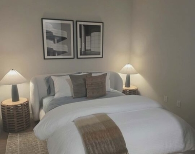 2500 Hyperion Avenue - Photo Thumbnail 3