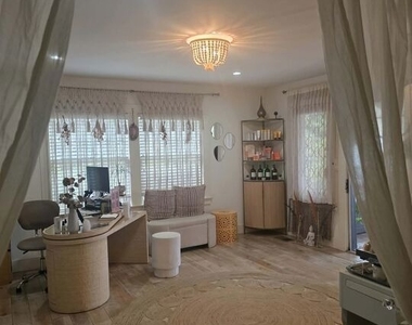 2500 Hyperion Avenue - Photo Thumbnail 4