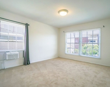 8551 Holloway Drive - Photo Thumbnail 8
