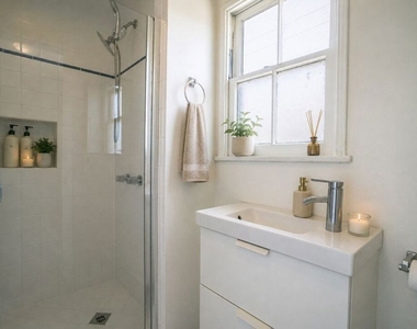 8551 Holloway Drive - Photo Thumbnail 7
