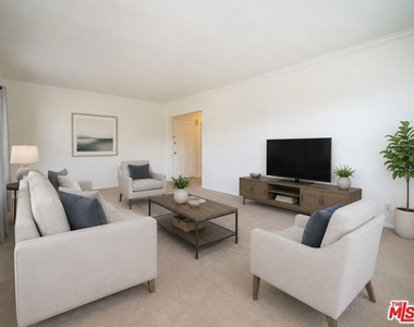 8551 Holloway Drive - Photo Thumbnail 2