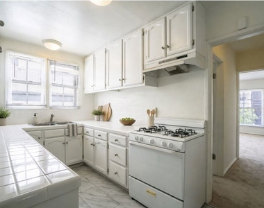 8551 Holloway Drive - Photo Thumbnail 5