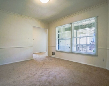 8551 Holloway Drive - Photo Thumbnail 4