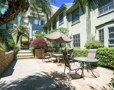 8551 Holloway Drive - Photo Thumbnail 11