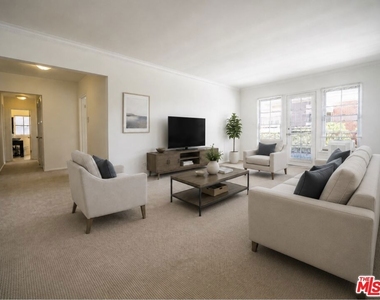 8551 Holloway Drive - Photo Thumbnail 3