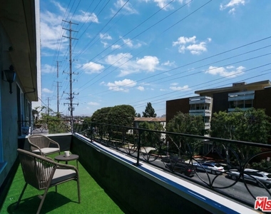 8551 Holloway Drive - Photo Thumbnail 10