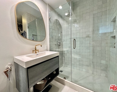 999 N Doheny Drive - Photo Thumbnail 3