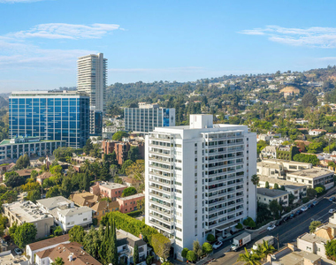 999 N Doheny Drive - Photo Thumbnail 13