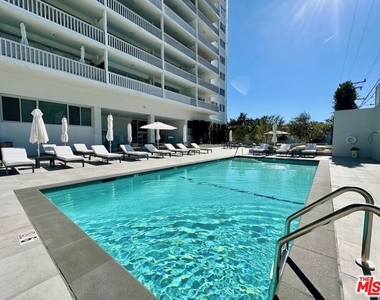 999 N Doheny Drive - Photo Thumbnail 5