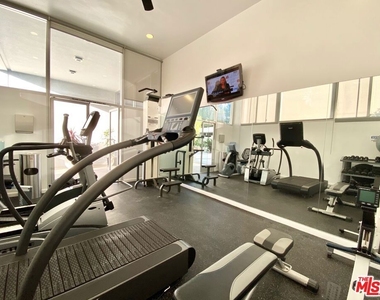 999 N Doheny Drive - Photo Thumbnail 12