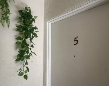 1461 Canfield - Photo Thumbnail 4