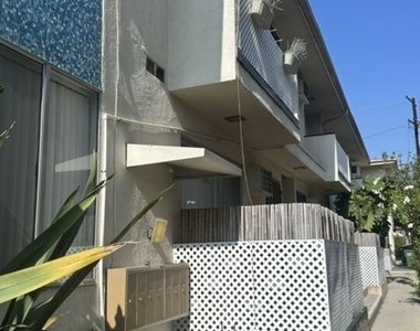 1461 Canfield - Photo Thumbnail 2