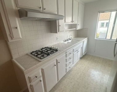 1461 Canfield - Photo Thumbnail 9