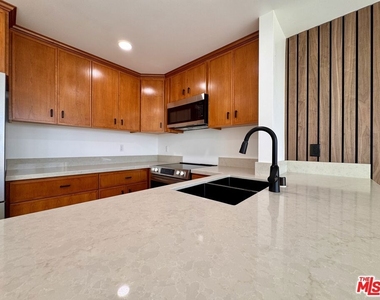 11916 Whalers Lane - Photo Thumbnail 5