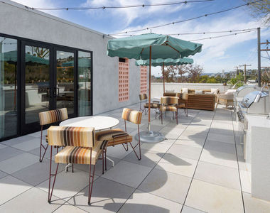 7617 Santa Monica Boulevard - Photo Thumbnail 16