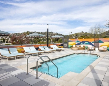 7617 Santa Monica Boulevard - Photo Thumbnail 11