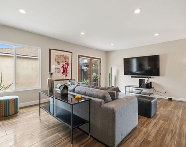 4043 Harter Avenue - Photo Thumbnail 4