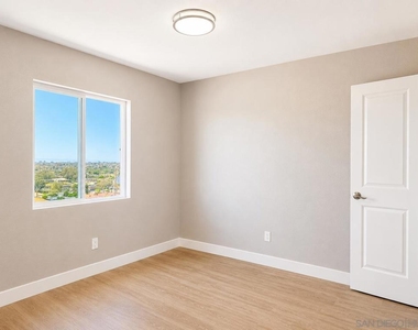 2421 Balboa Vista Dr - Photo Thumbnail 7