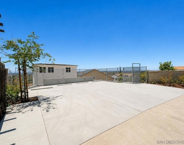 2421 Balboa Vista Dr - Photo Thumbnail 9