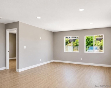 2421 Balboa Vista Dr - Photo Thumbnail 3