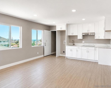 2421 Balboa Vista Dr - Photo Thumbnail 1