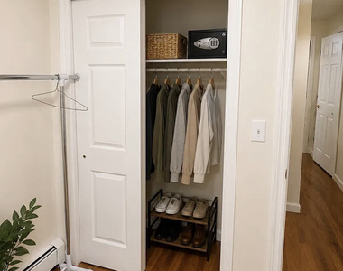1309 Gates Avenue - Photo Thumbnail 6