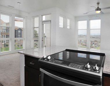2311 Park Centre Dr - Photo Thumbnail 7