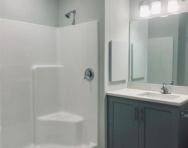 221 Eastview Drive - Photo Thumbnail 8