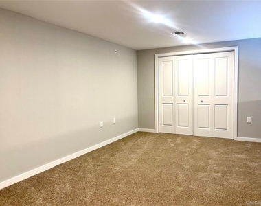 221 Eastview Drive - Photo Thumbnail 13