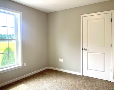 221 Eastview Drive - Photo Thumbnail 15