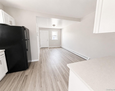 25 Monroe Street - Photo Thumbnail 4