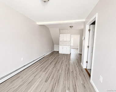 25 Monroe Street - Photo Thumbnail 2