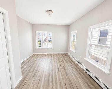 25 Monroe Street - Photo Thumbnail 5