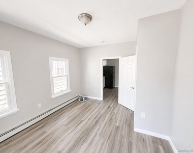 25 Monroe Street - Photo Thumbnail 6