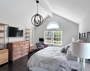 5765 Bergen Avenue - Photo Thumbnail 14