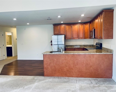 46 Islip Avenue - Photo Thumbnail 3