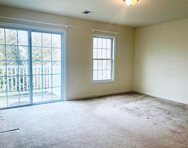 46 Islip Avenue - Photo Thumbnail 8