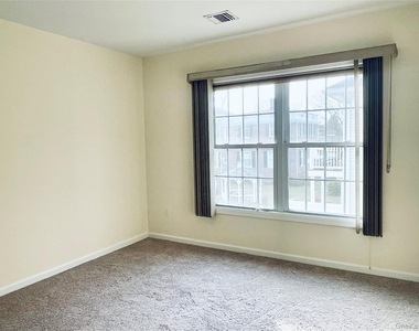 46 Islip Avenue - Photo Thumbnail 9