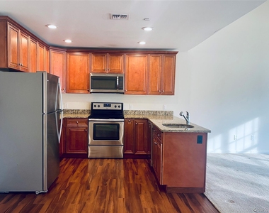 46 Islip Avenue - Photo Thumbnail 5