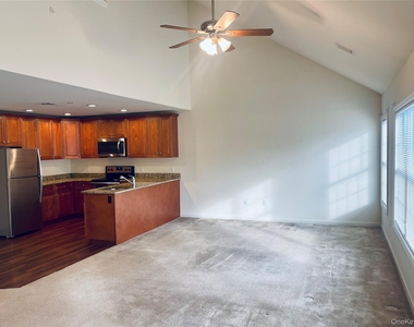 46 Islip Avenue - Photo Thumbnail 4