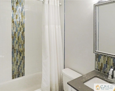 13 Lake Avenue - Photo Thumbnail 15