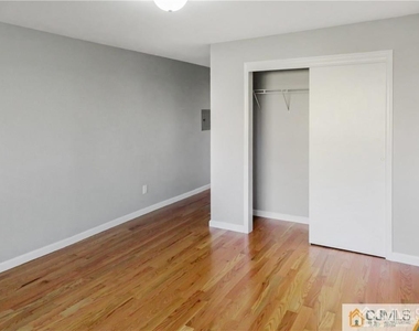 13 Lake Avenue - Photo Thumbnail 9