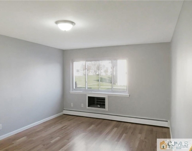 13 Lake Avenue - Photo Thumbnail 8