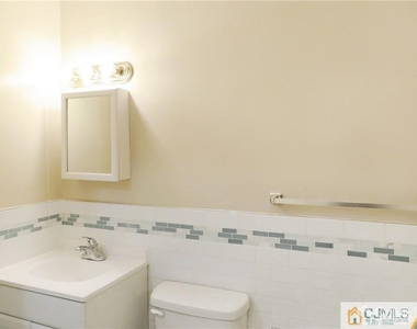 13 Lake Avenue - Photo Thumbnail 10