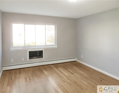 13 Lake Avenue - Photo Thumbnail 7