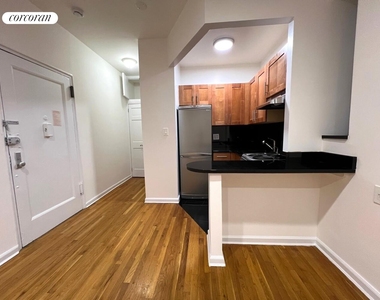 151 E 81st Street - Photo Thumbnail 2