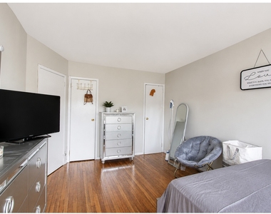 7260 Bergen Court - Photo Thumbnail 7